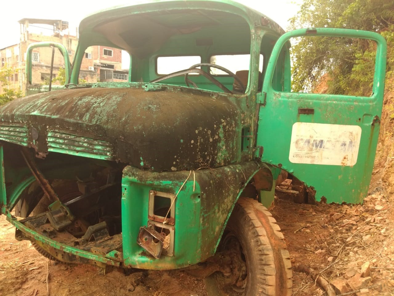 Camacã: Leilão de veículos e materiais sucateados da Prefeitura gera valor significante
